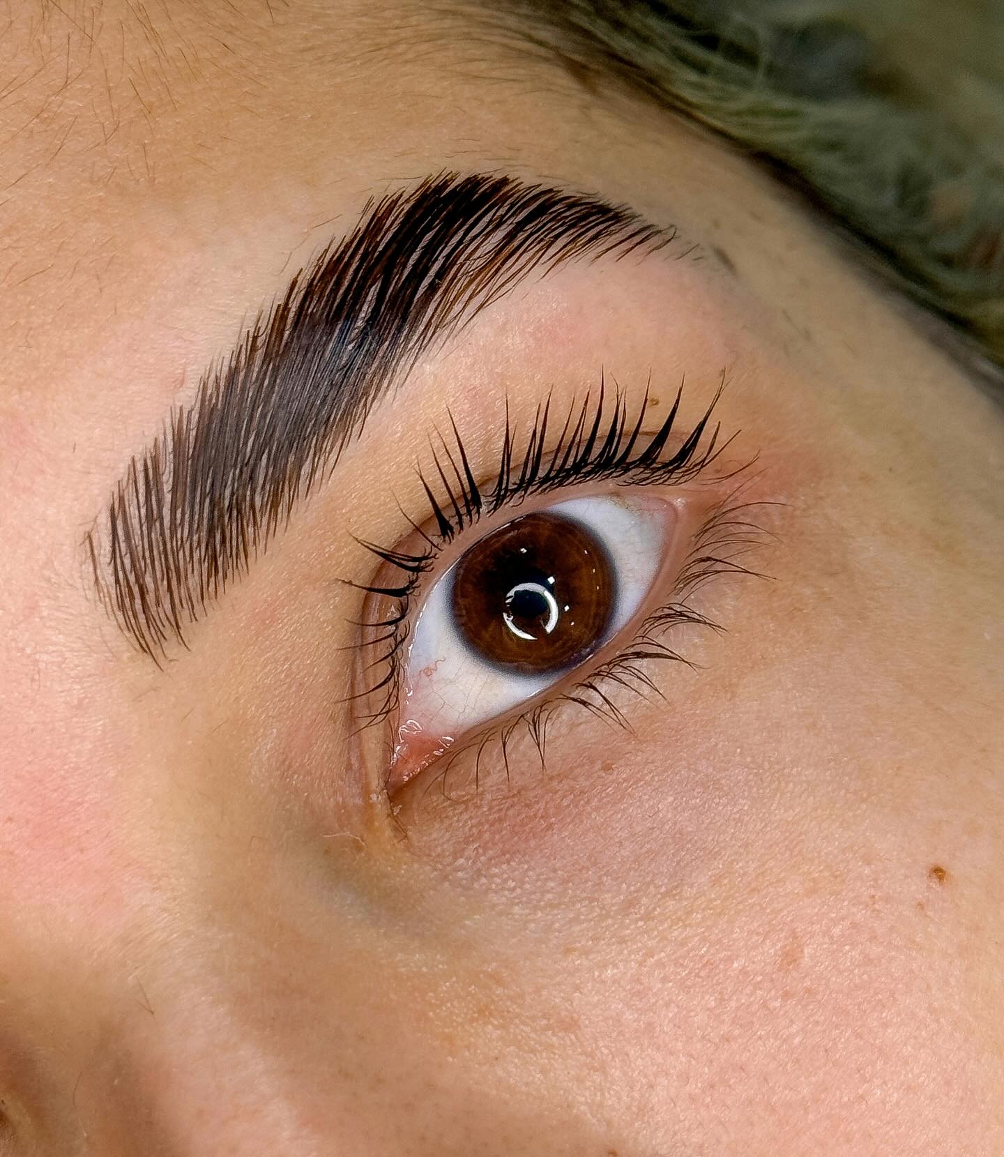 Brow Lamination em Uberaba MG | Casa AURA